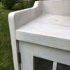 detail lazury PRODÁNO Vršek venkovské kredence s bílou lazurou