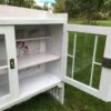 detail vnitřku PRODÁNO Vršek venkovské kredence s bílou lazurou