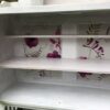 vnitřek s textilem PRODÁNO Vršek venkovské kredence s bílou lazurou