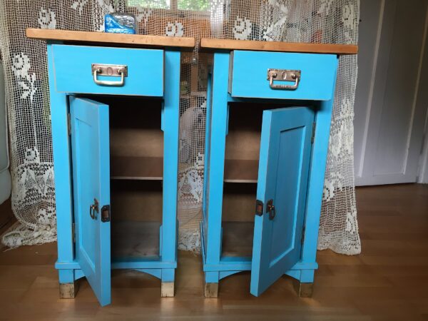 PRODÁNO Modré noční stolky po renovaci