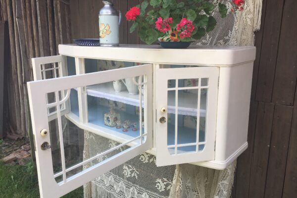 PRODÁNO Závěsná starožitná skříňka Art-deco