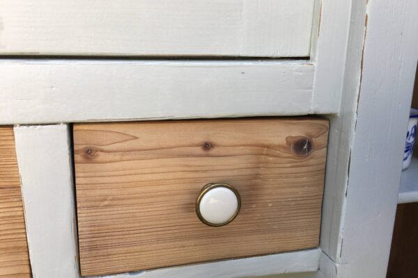 PRODÁNO Starožitná závěsná skříňka po renovaci