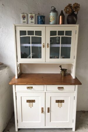 IMG_2585 PRODÁNO Klasická historická kredenc po renovaci
